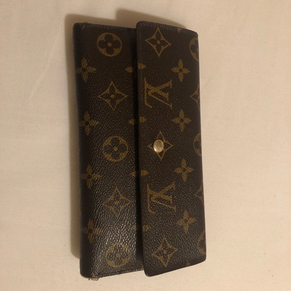Louis Vuitton Monogram International Wallet